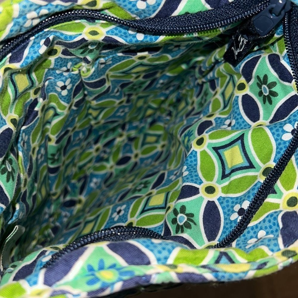 Vera Bradley “Daisy” Hipster Crossbody Bag Zip Green Blue White Adjustable - Picture 4 of 6